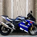 铃木GSX-R600摩托车