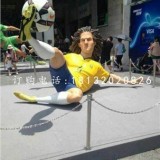 玻璃钢男生踢足球雕塑