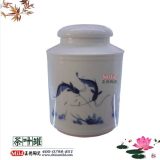 中国红瓷茶叶罐