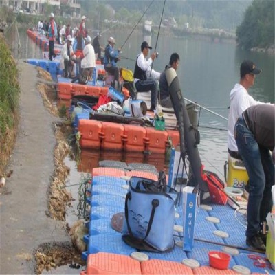 游泳涉水运动水上浮台 聚乙烯水上平台浮筒 游艇码头停靠浮桥图1